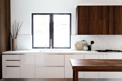 Ничего лишнего: теплый минималистичный интерьер 04