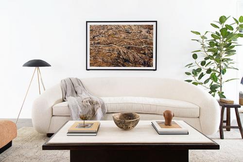 Ничего лишнего: теплый минималистичный интерьер 01