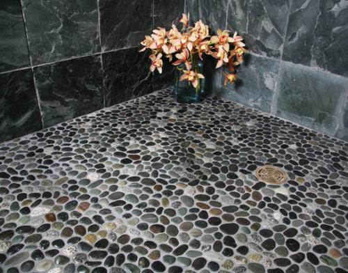 Как сделать пол в ванной комнате в частном доме. Пол из гальки своими руками