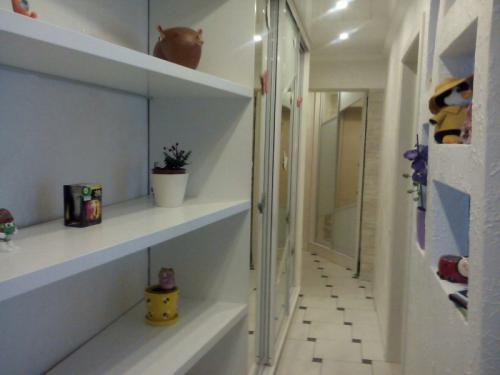 Как визуально расширить узкий коридор. 12 дизайнерских приёмов, как сделать узкий коридор шире 31 Как визуально расширить узкий коридор. 12 дизайнерских приёмов, как сделать узкий коридор шире 31