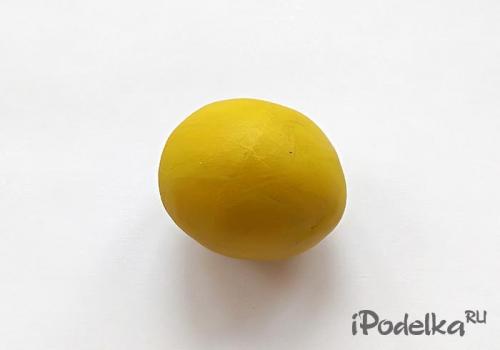 Поделки на новый год 2019 своими руками. Новогодняя желтая свинка из пластилина