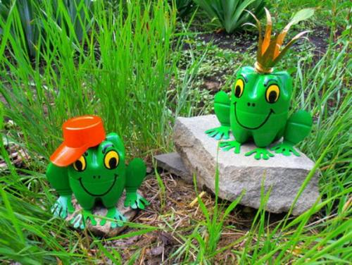 Как сделать лягушку из пластиковой бутылки. Веселая лягушка из пластиковой бутылки