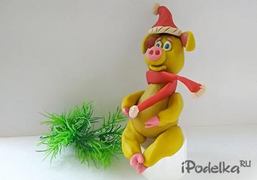 Поделки на новый год 2019 своими руками. Новогодняя желтая свинка из пластилина