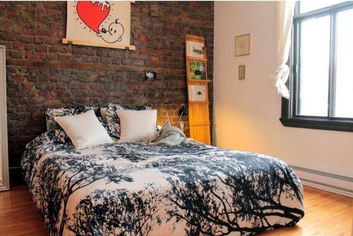 Стены кирпичные в квартире. Территория кладки из кирпича в интерьере 23