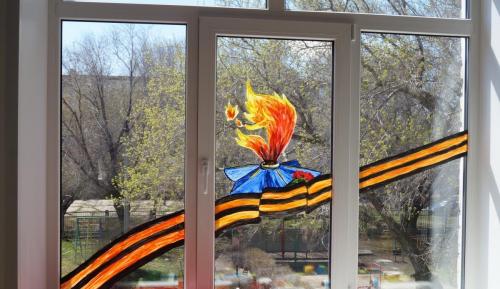 Как украсить старое окно. Оформление окон к разным праздникам