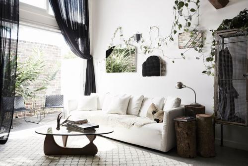 Небольшой коттедж с антресольной спальней 01