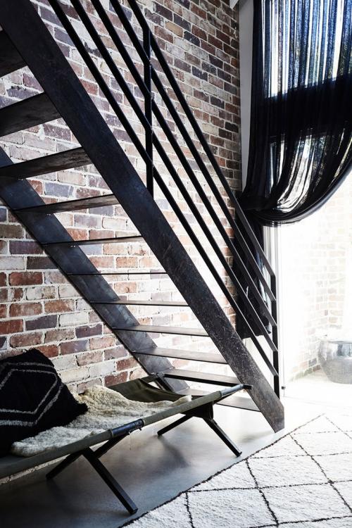 Небольшой коттедж с антресольной спальней 06