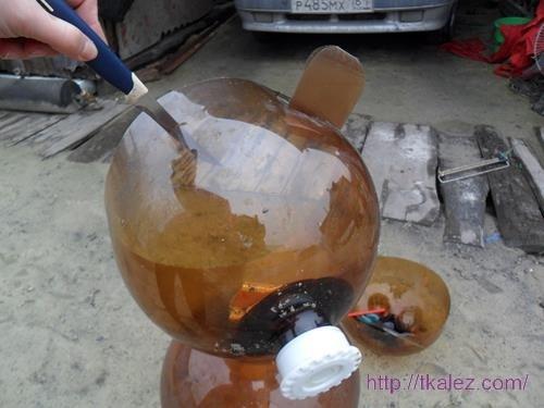 Мишка из пластиковых бутылок. Поделка для украшения участка в детском саду «Мишка» из пластиковых бутылок. материал по конструированию, ручному труду (средняя группа) по теме