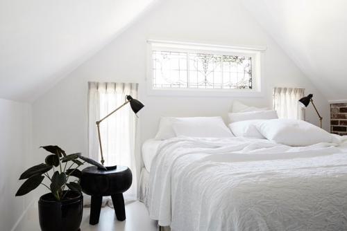 Небольшой коттедж с антресольной спальней 04