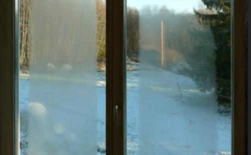 Потеют пластиковые окна внутри стеклопакета, что делать. Почему запотевают пластиковые окна внутри стеклопакета