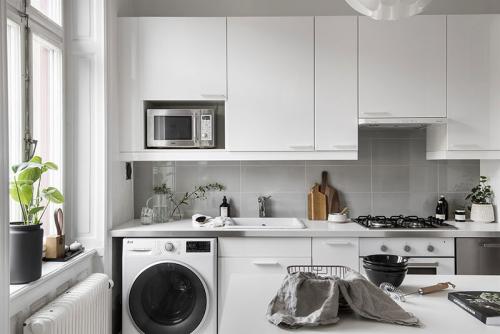 Спальня за перегородкой и много света (45 кв. м) 13