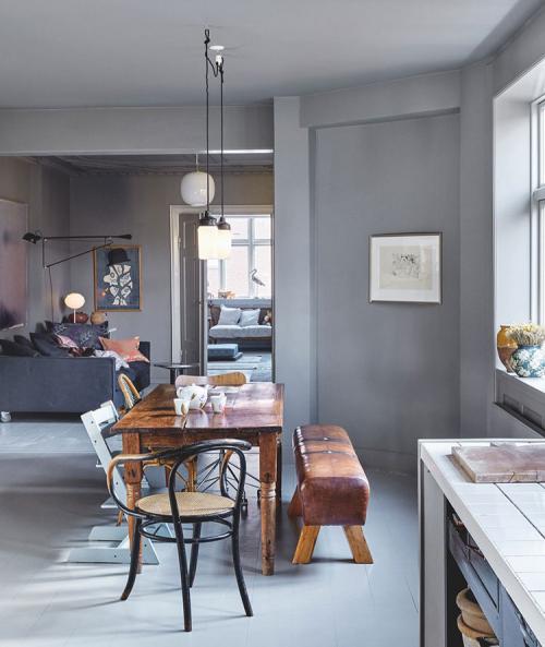 Серая квартира с яркими цветовыми акцентами (168 кв. м) 04