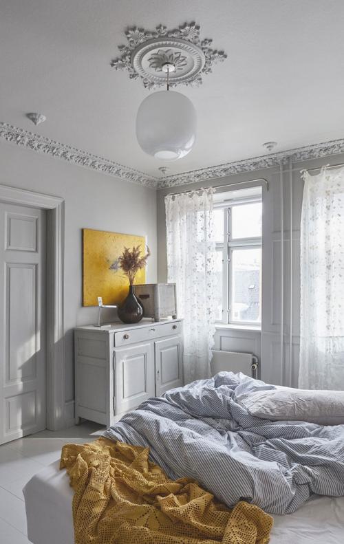 Серая квартира с яркими цветовыми акцентами (168 кв. м) 07