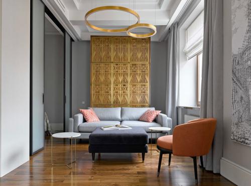 Эффектный дизайн с элементами ар-деко в небольшой квартире (47 кв. м) 01