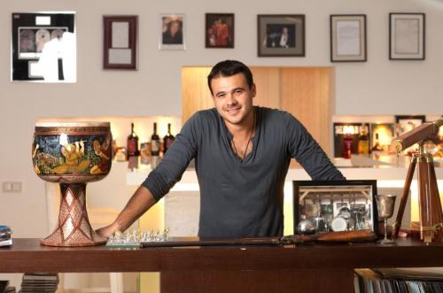 Дом в баку Эмина Агаларова. Эмин Агаларов построил для сыновей дворец со стеклянными стенами на берегу Каспийского моря