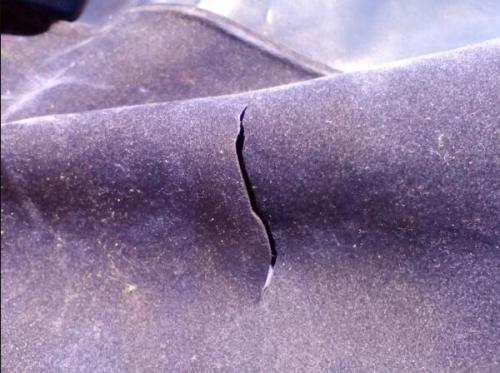 Ремонт надувного матраса intex. Как заклеить надувной матрас с велюровой стороны без клея, с помощью заплатки, жидкой латки