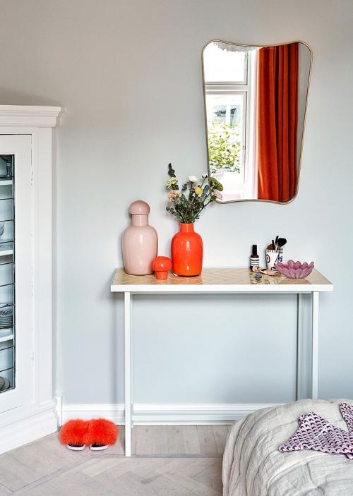 Розовая кухня и роспись на стенах 09