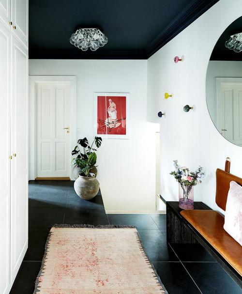 Розовая кухня и роспись на стенах 07