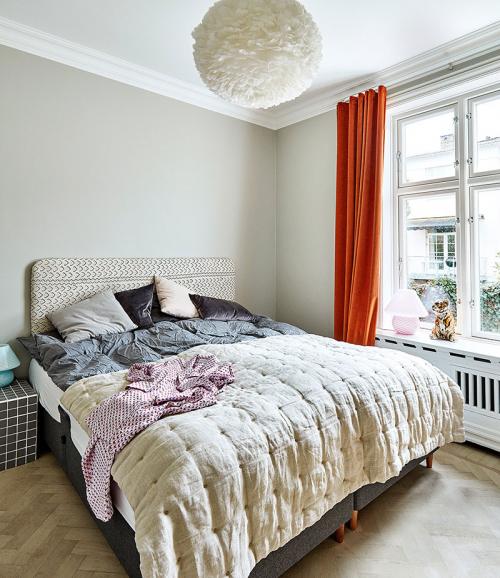 Розовая кухня и роспись на стенах 08