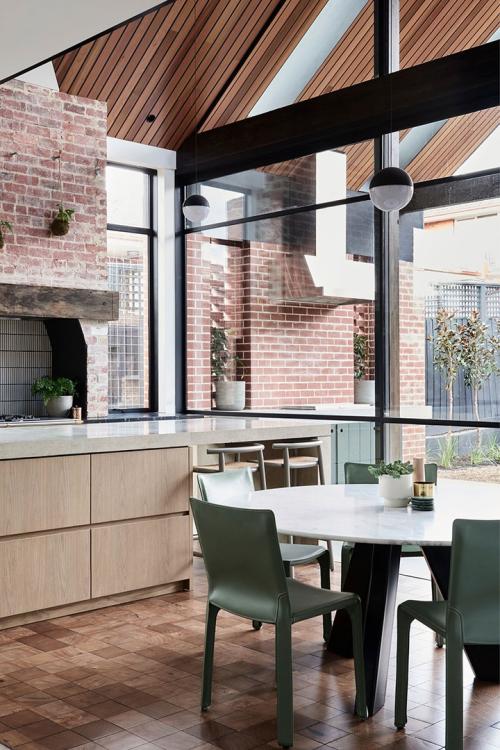 Современная реконструкция старинного дома 08