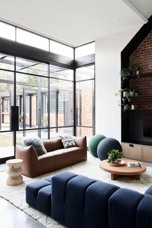 Современная реконструкция старинного дома 03