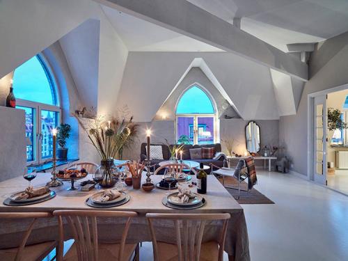 Мансардная квартира с великолепными арочными окнами (86 кв. м) 04