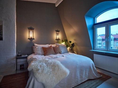 Мансардная квартира с великолепными арочными окнами (86 кв. м) 15