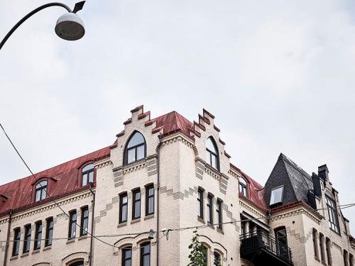 Мансардная квартира с великолепными арочными окнами (86 кв. м) 22