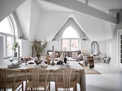 Мансардная квартира с великолепными арочными окнами (86 кв. м) 01