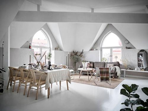 Мансардная квартира с великолепными арочными окнами (86 кв. м) 02