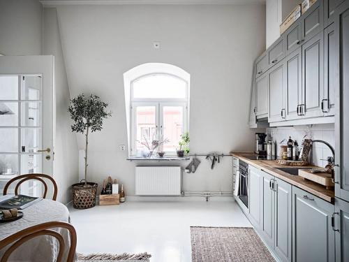 Мансардная квартира с великолепными арочными окнами (86 кв. м) 07