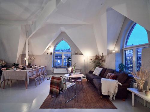 Мансардная квартира с великолепными арочными окнами (86 кв. м) 05