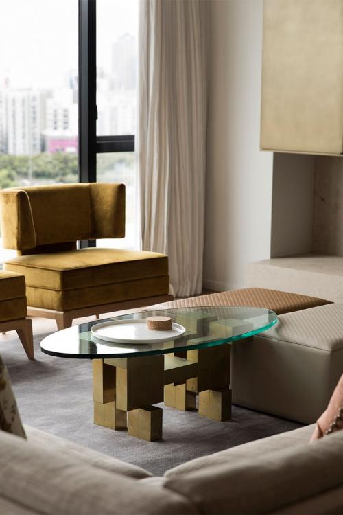 Бежевый и золото: спокойный интерьер квартиры 02