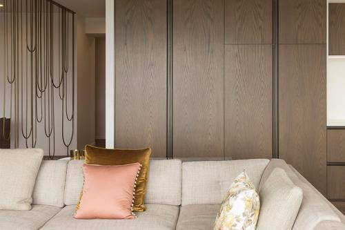 Бежевый и золото: спокойный интерьер квартиры 11