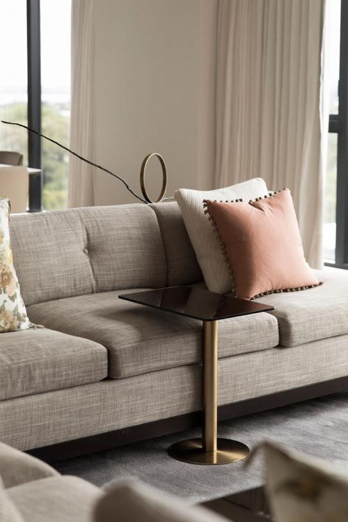 Бежевый и золото: спокойный интерьер квартиры 04