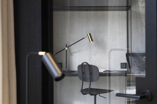 Современная квартира в спокойных тонах в Юрмале 06