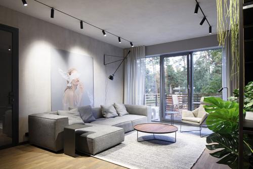 Современная квартира в спокойных тонах в Юрмале 05