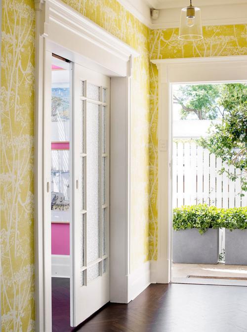 Позитив и вечное лето в интерьере дома 06