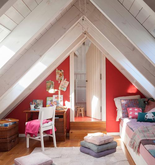Уютная мансарда: вдохновляющие интерьеры под крышей 06