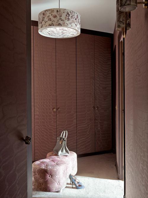 Лепнина и золото: изысканная квартира художницы в Париже 06