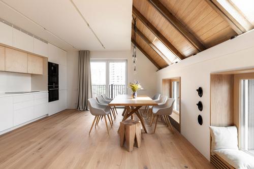 Стильная мансардная квартира в Киеве (100 кв. м) 01