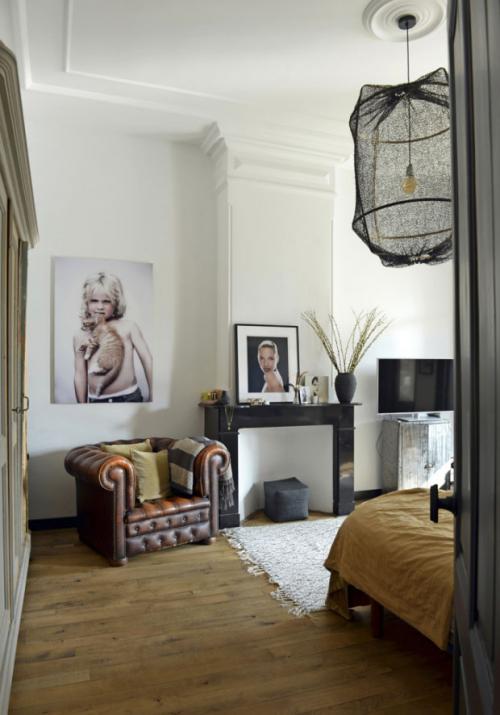 Черно-белый интерьер старинного таунхауса 10