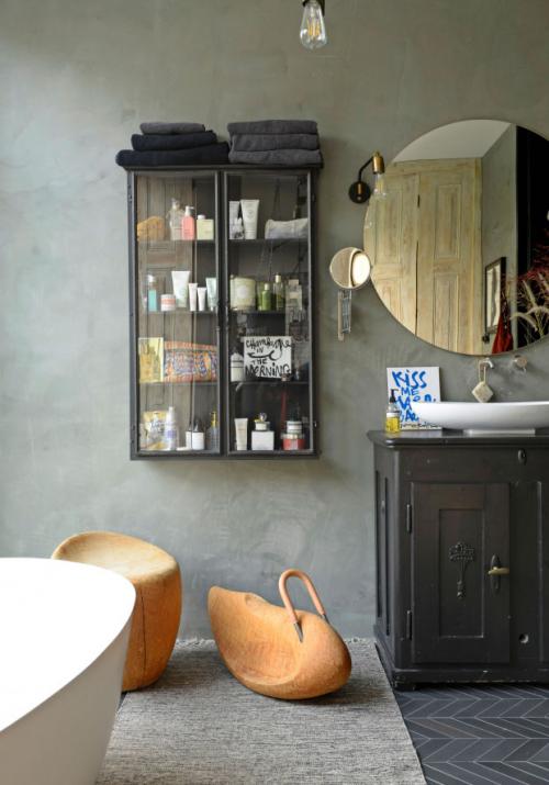 Черно-белый интерьер старинного таунхауса 08