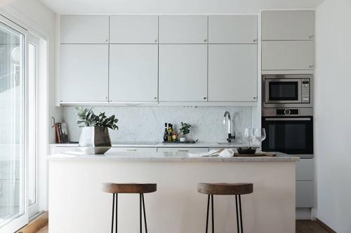 Просторная квартира с небольшой террасой на последнем этаже 10