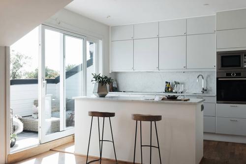 Просторная квартира с небольшой террасой на последнем этаже 13