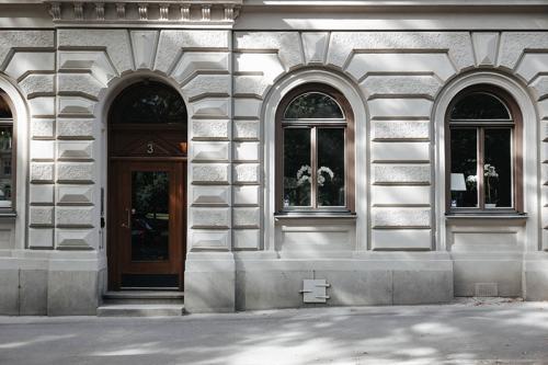 Просторная квартира с небольшой террасой на последнем этаже 24