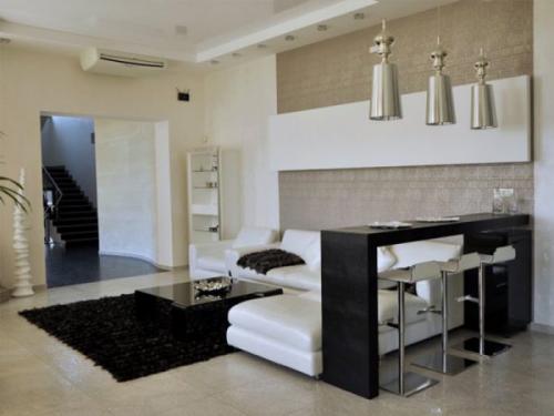 Барная стойка на кухне у стены. Зачем нужна барная стойка