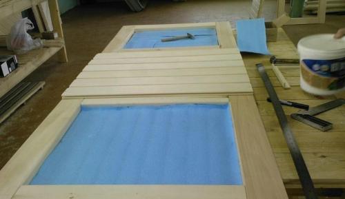 Как сделать дверь из вагонки. Дверь из вагонки: шаг за шагом