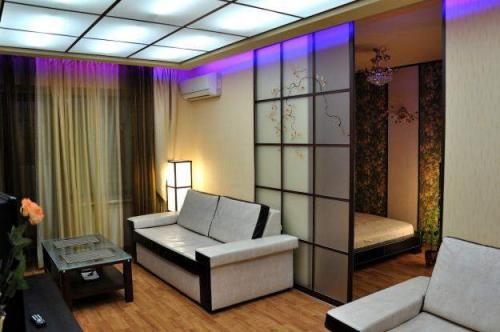 Как разделить комнату на две отдельные комнаты. Как разделить комнату на две зоны, если мал метраж?