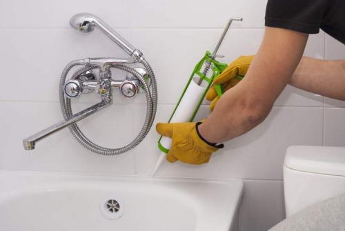 Примыкание ванны к плитке. 3 доступных способа, позволяющих герметизировать примыкание ванны к стене